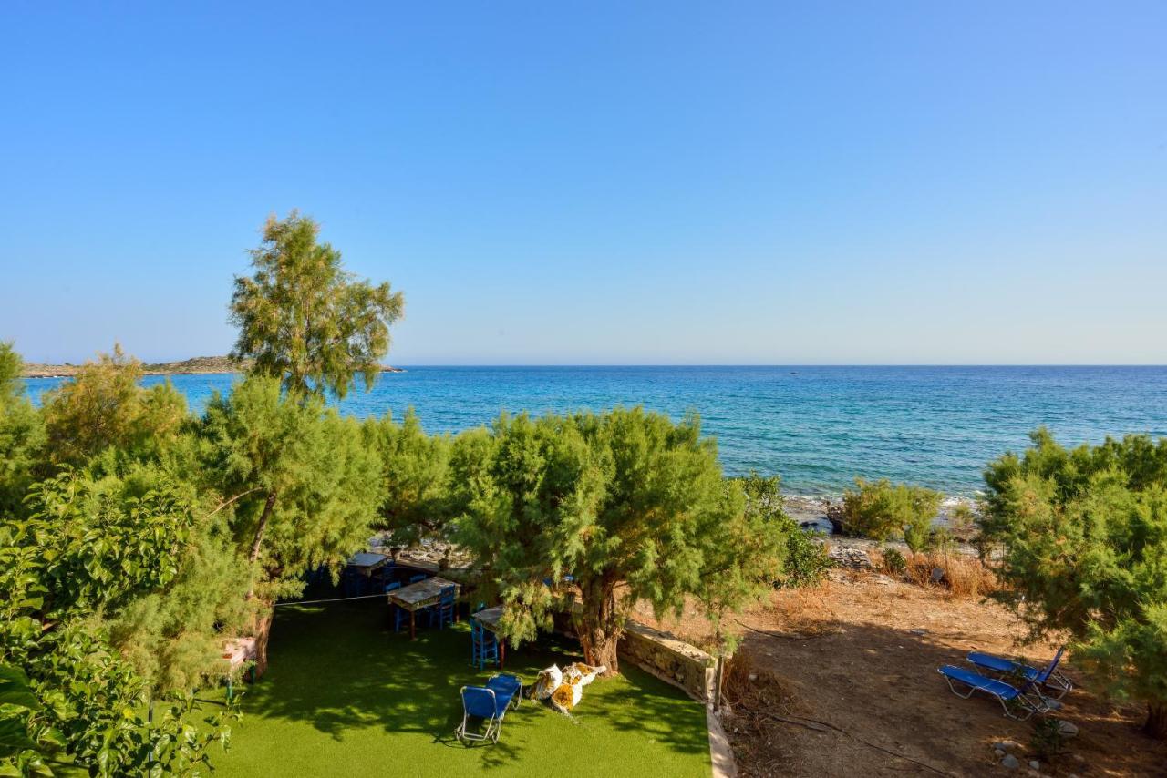 Taverna Akrogiali لوترون المظهر الخارجي الصورة