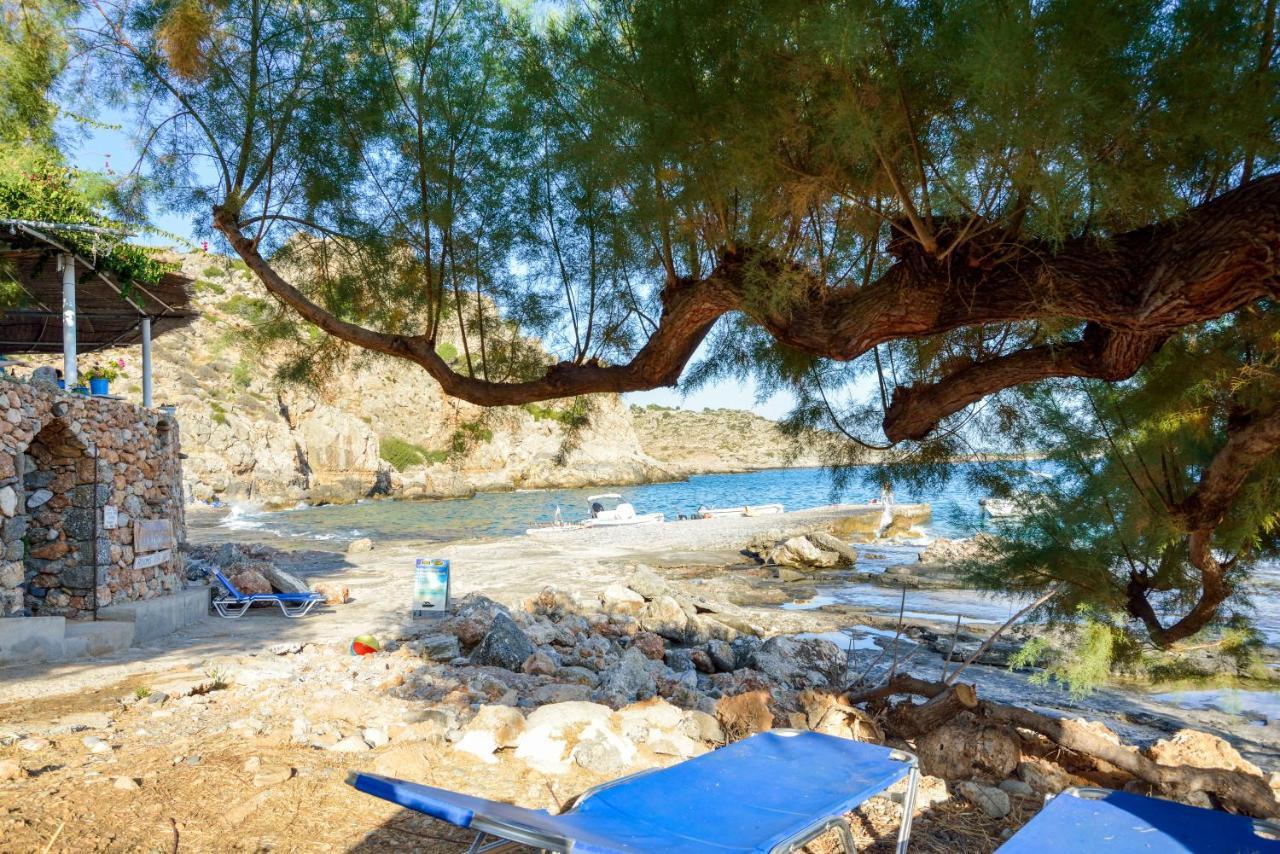 Taverna Akrogiali لوترون المظهر الخارجي الصورة