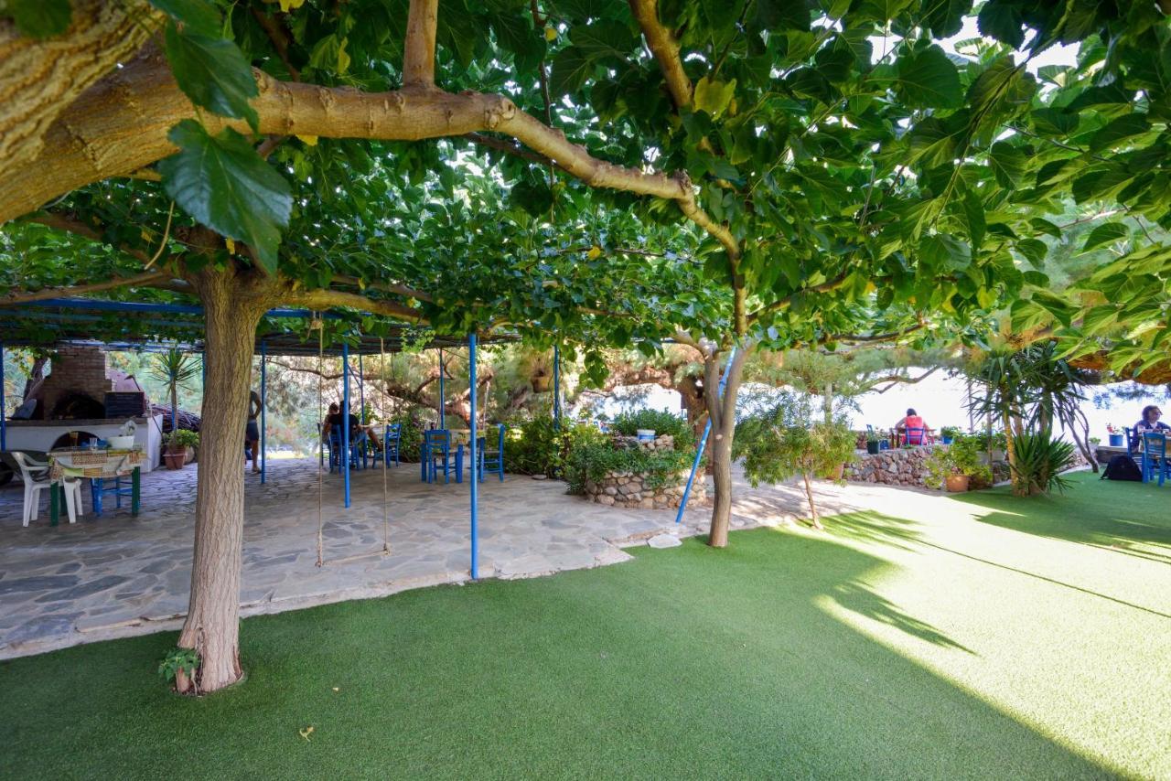 Taverna Akrogiali لوترون المظهر الخارجي الصورة