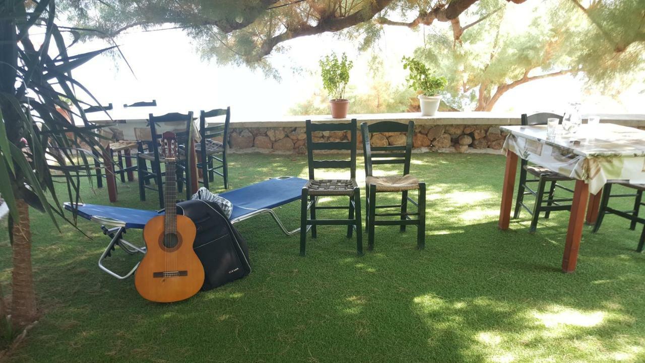 Taverna Akrogiali لوترون المظهر الخارجي الصورة