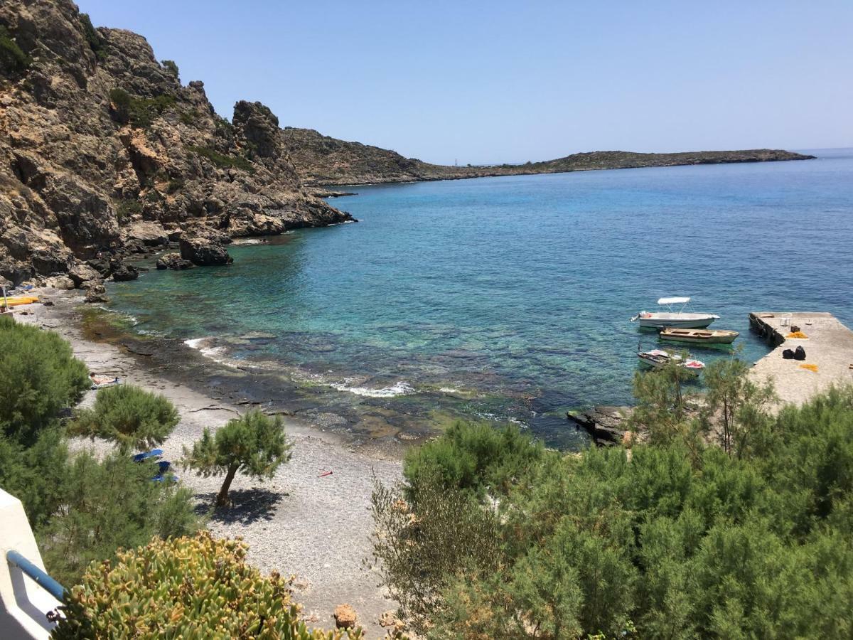 Taverna Akrogiali لوترون المظهر الخارجي الصورة