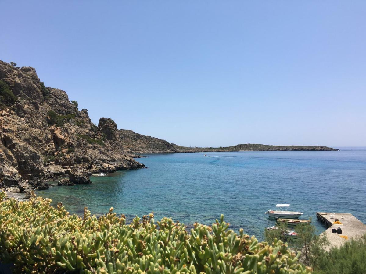 Taverna Akrogiali لوترون المظهر الخارجي الصورة