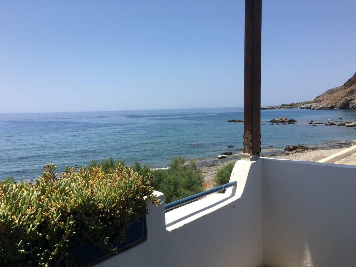 Taverna Akrogiali لوترون المظهر الخارجي الصورة