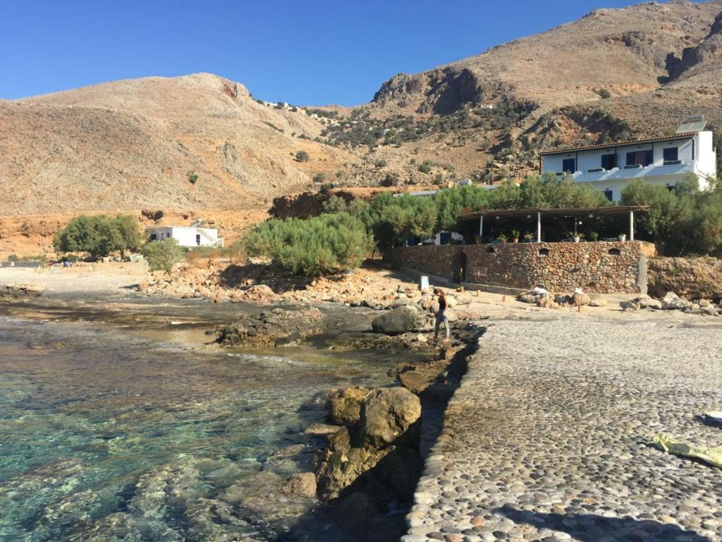 Taverna Akrogiali لوترون المظهر الخارجي الصورة
